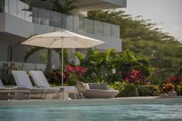 Chic Oceanfront Indah Apt 5 min from Downtown