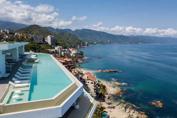 Stunning Oceanfront Condo at Orchid by Maxwell - Image 1
