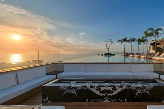 Breathtaking Views 2BR Condo at SOHO by Maxwell - Image 1