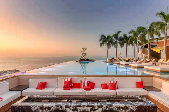 Luxury ocean-view condo SOHO - Image 1