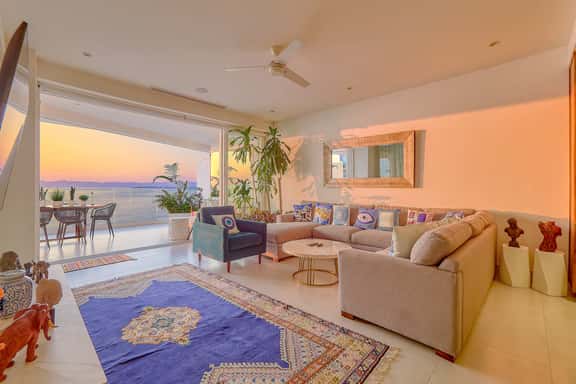 7 Floor 3BR Ocean View Condo at Indah by *Maxwell - Image 1