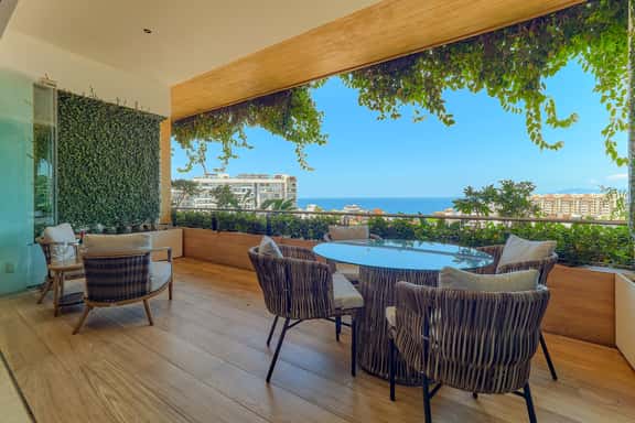 Forbes-featured Maxwell SOHO ocean-view 1BR - Image 1