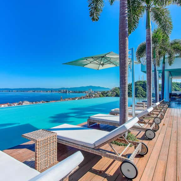 2BR Condo at SOHO - Best Rooftop pool - Image 1
