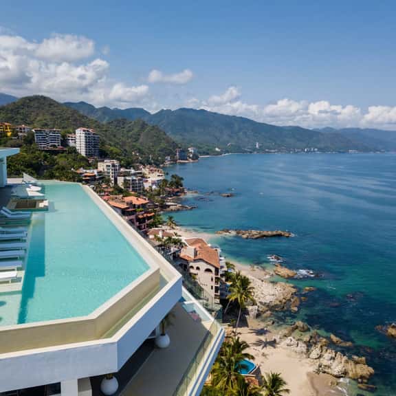 Stunning Oceanfront Condo at Orchid by Maxwell - Image 1