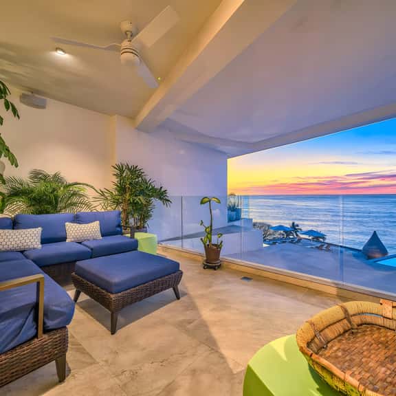 Fabulous 3BR Oceanfront Condo @Indah by Maxwell - Image 1