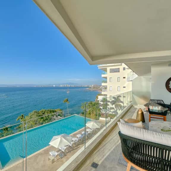 Chic Beachfront Getaway 3BR 3BA - Resort Amenities - Image 1