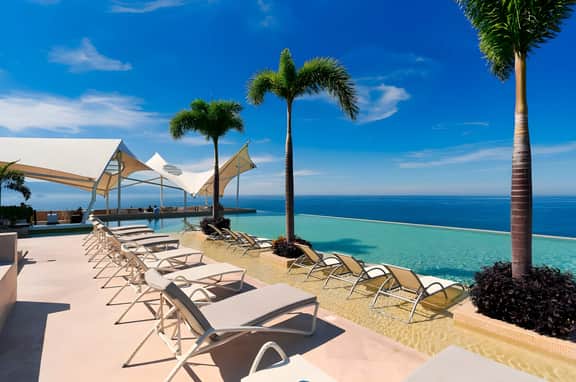 Brand New Oceanfront 3BR Condo - Resort Amenities!