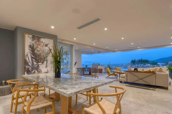 Stunning 4200sqft Oceanfront Oasis - MaxwellPV