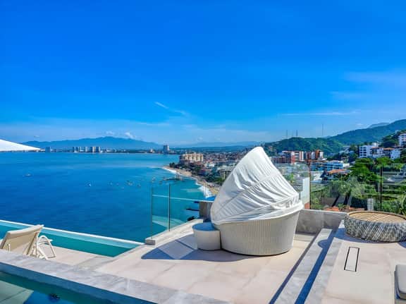 Stunning 4200sqft Oceanfront Oasis - MaxwellPV