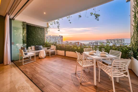 Modern and NEW CONDO at SOHO-Rooftop Pool