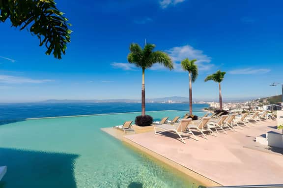 New 4BR Luxury Condo at Indah