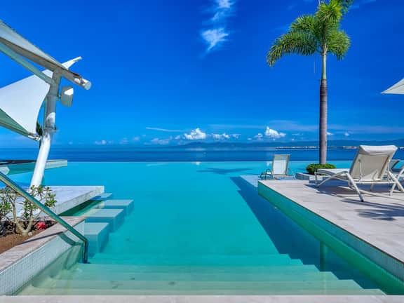 Fabulous 3BR Oceanfront Condo @Indah by Maxwell