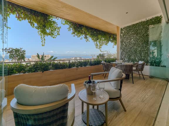 Forbes-featured Maxwell SOHO ocean-view 1BR - Image 5