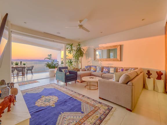 7 Floor 3BR Ocean View Condo at Indah by *Maxwell