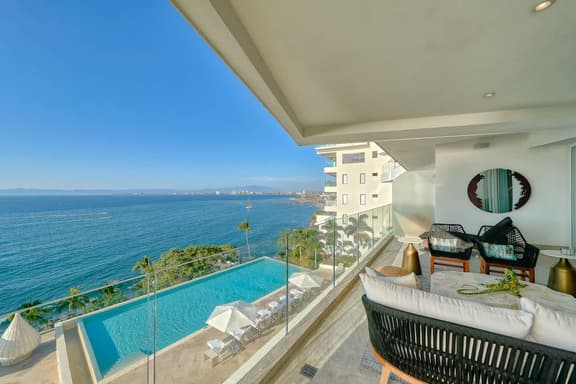 Chic Beachfront Getaway 3BR 3BA - Resort Amenities